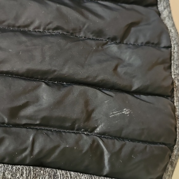 220. Lululemon Run: Turn Around Vest - Picture 12 of 12